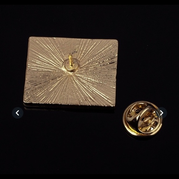 ⭐️ Hilarious ‘ If you can read this ...” pin - Picture 3 of 4